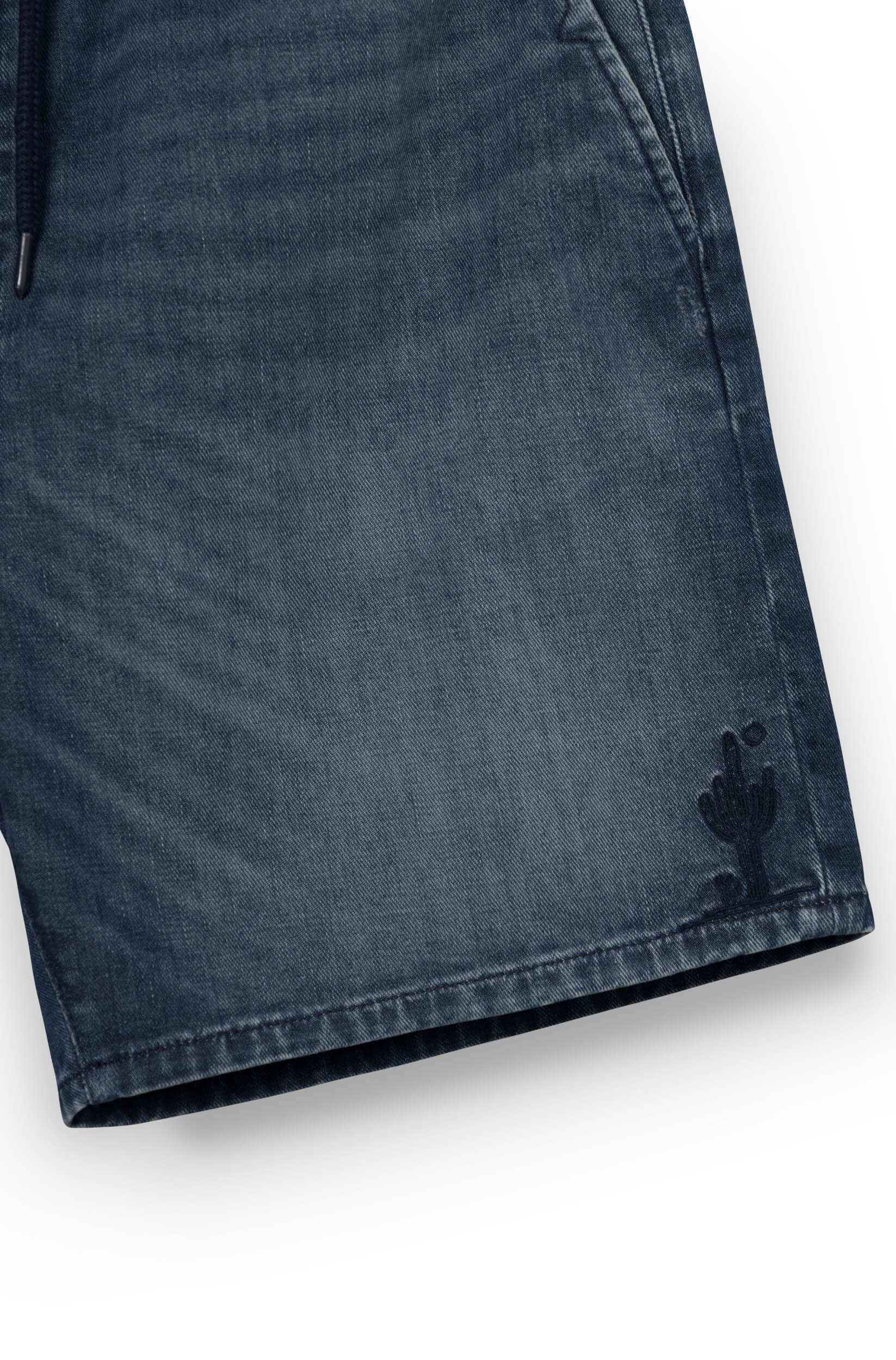 Zoom sur le motif cactus du bermuda bleu