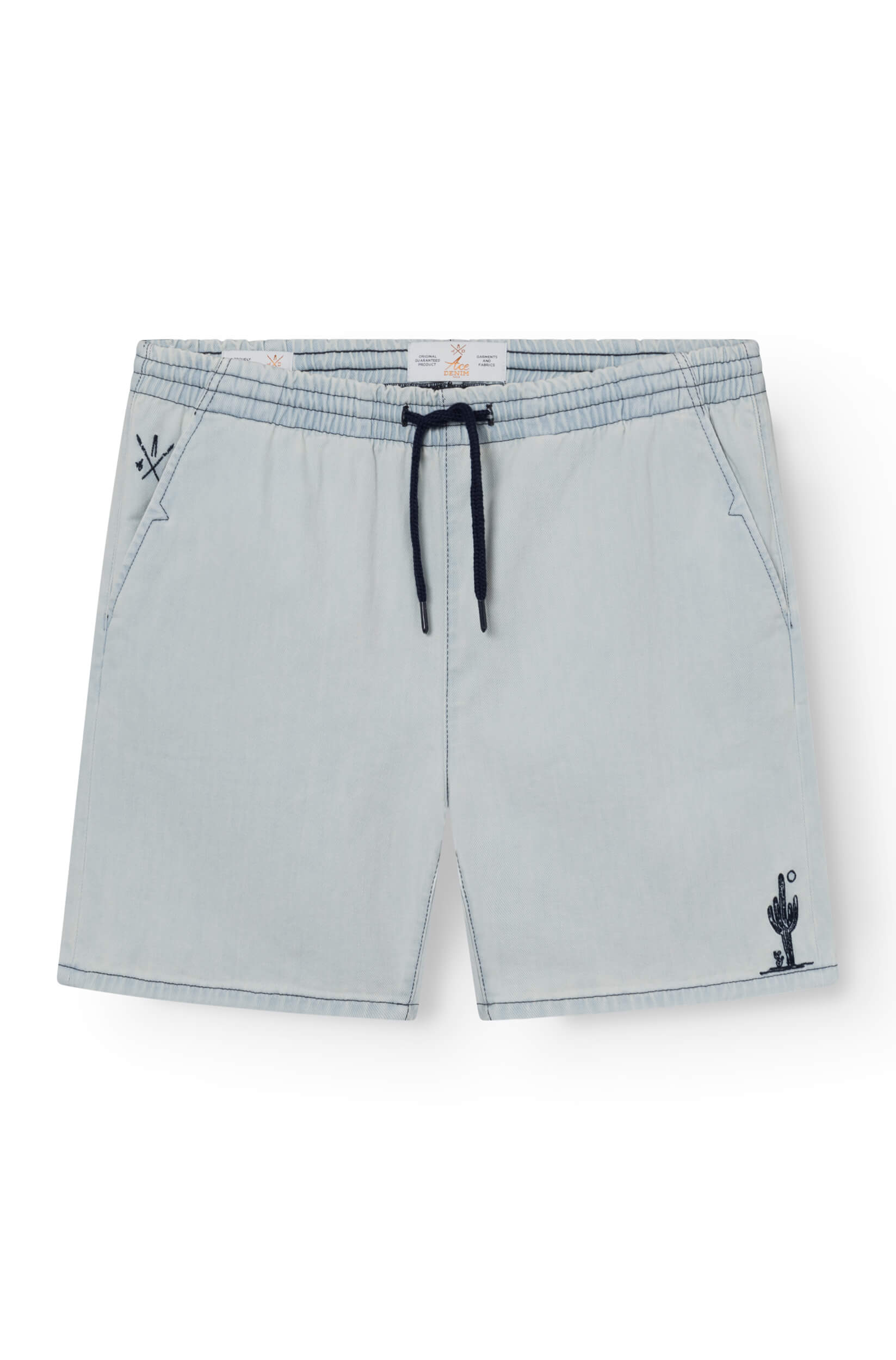 bermuda en jeans bleu délavé avec un motif cactus sur la hanche