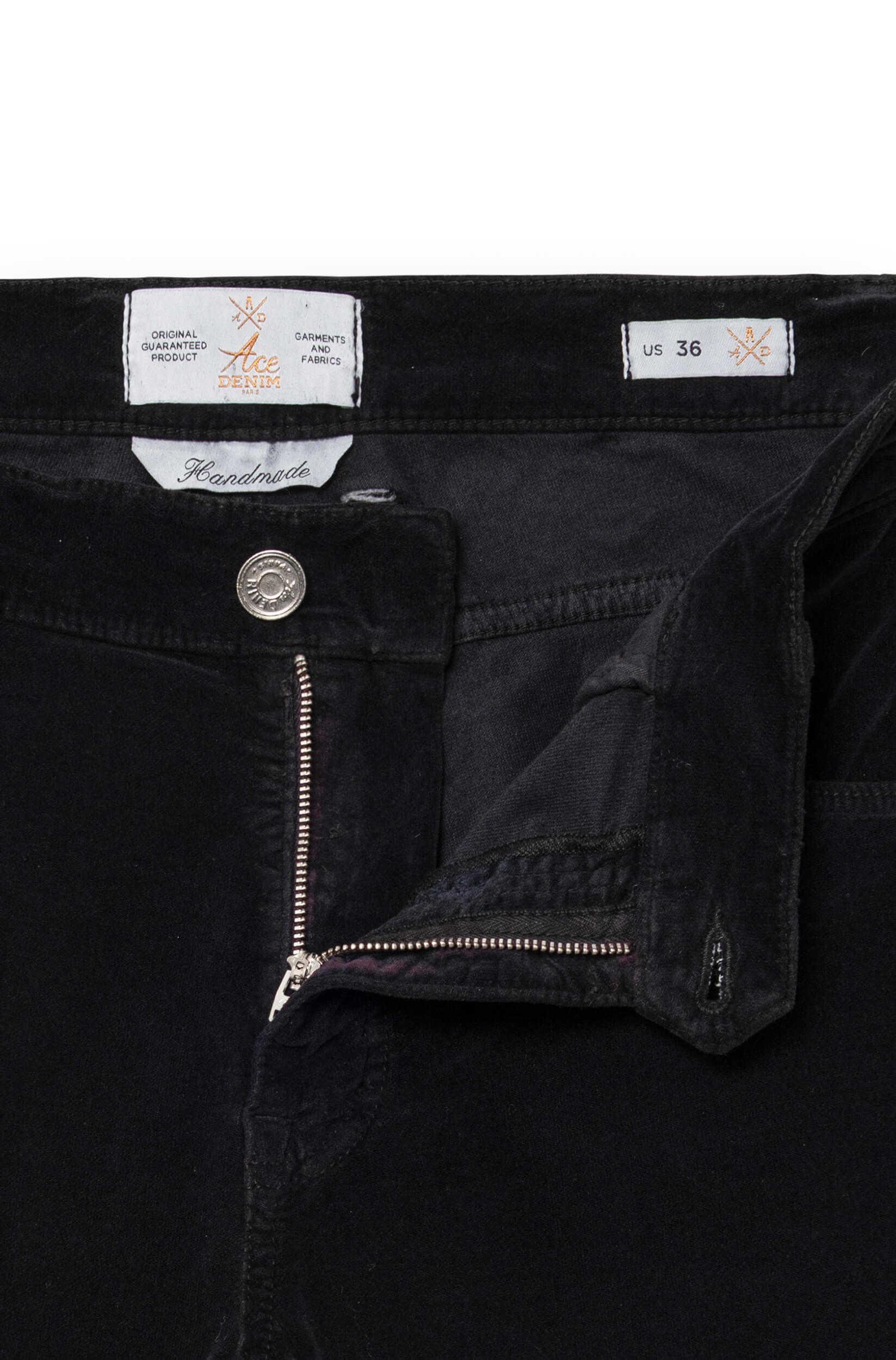 Zoom sur le détail de la braguette et de l&