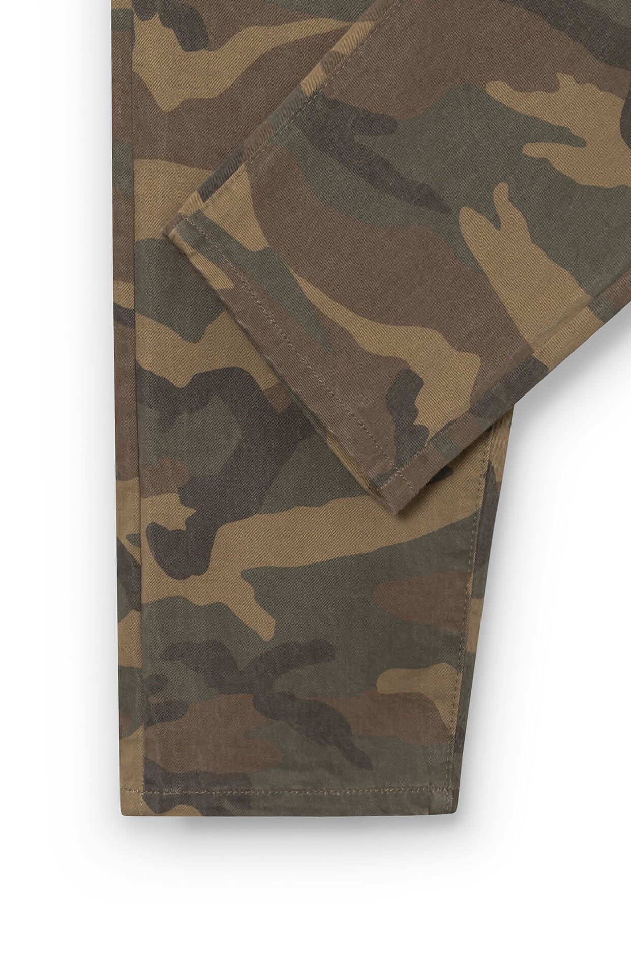 chevilles du jeans en selvedge avec motif camouflage