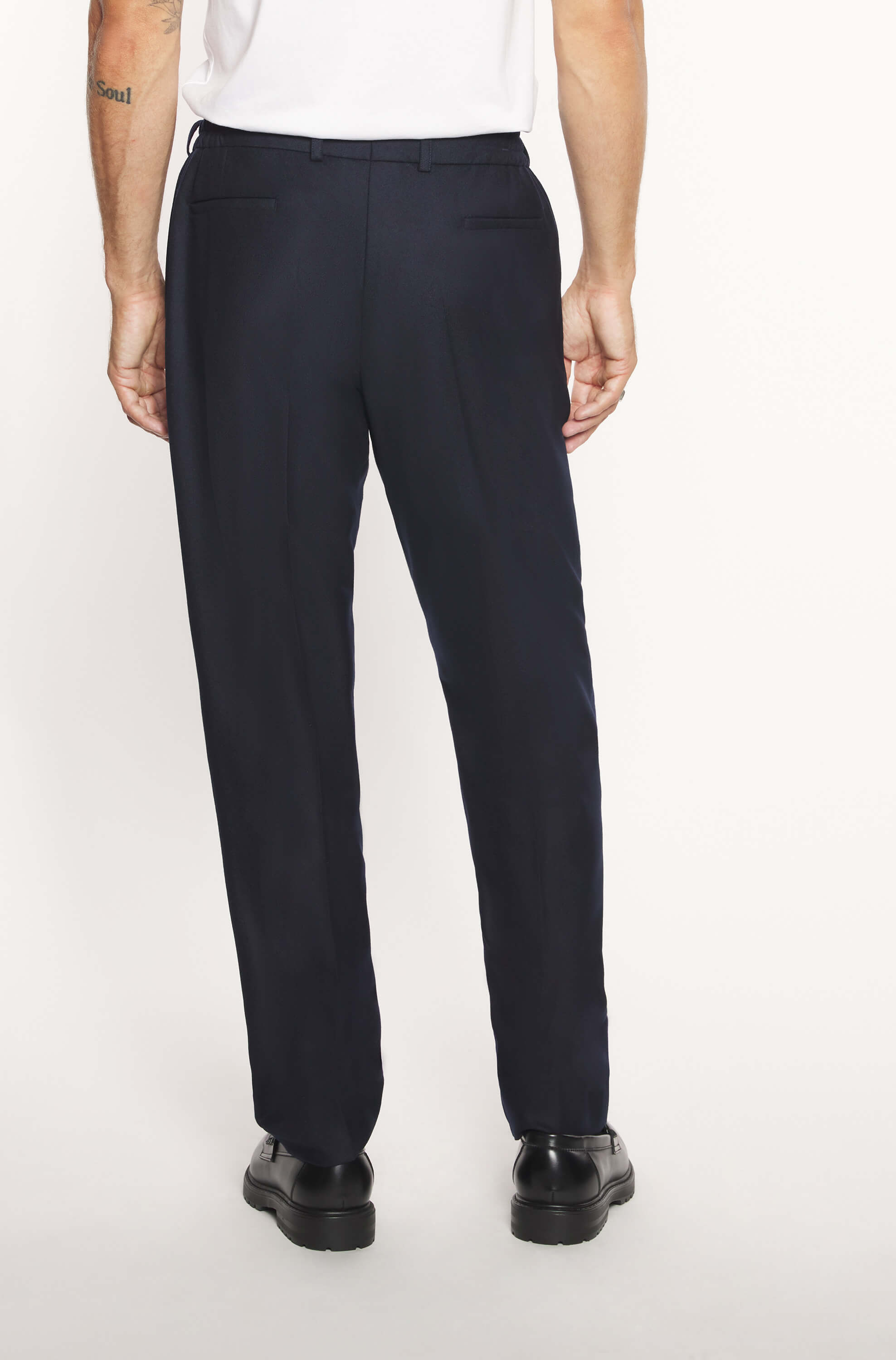 AD 47 - Straight-Leg Pleated Trousers in Navy Merino Wool