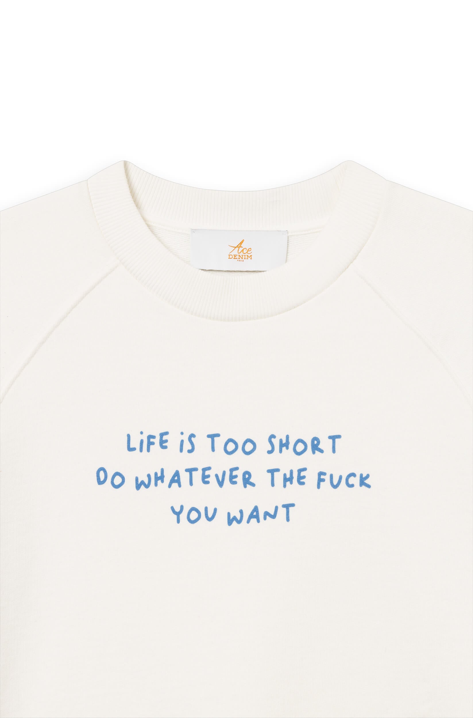 Zoom de face du sweat-shirt en coton blanc cassé teint artisanalement avec la phrase "life is too short, do whatever the f*** you want"