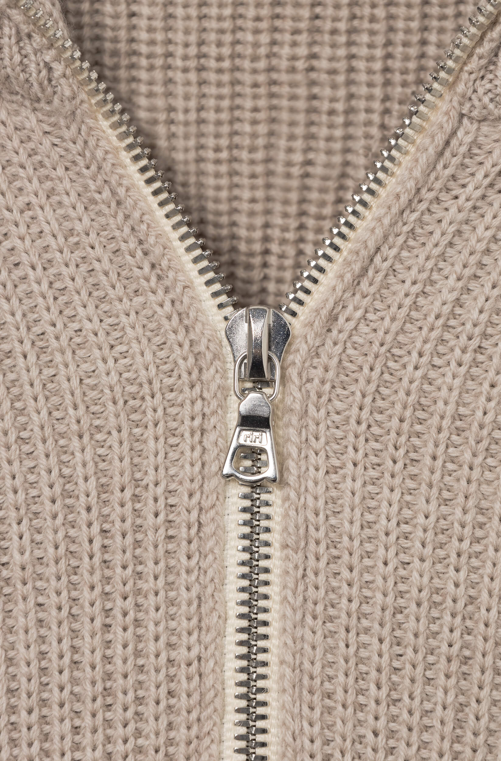 AD 198 - Beige Wool Zip-Up Collar Sweater