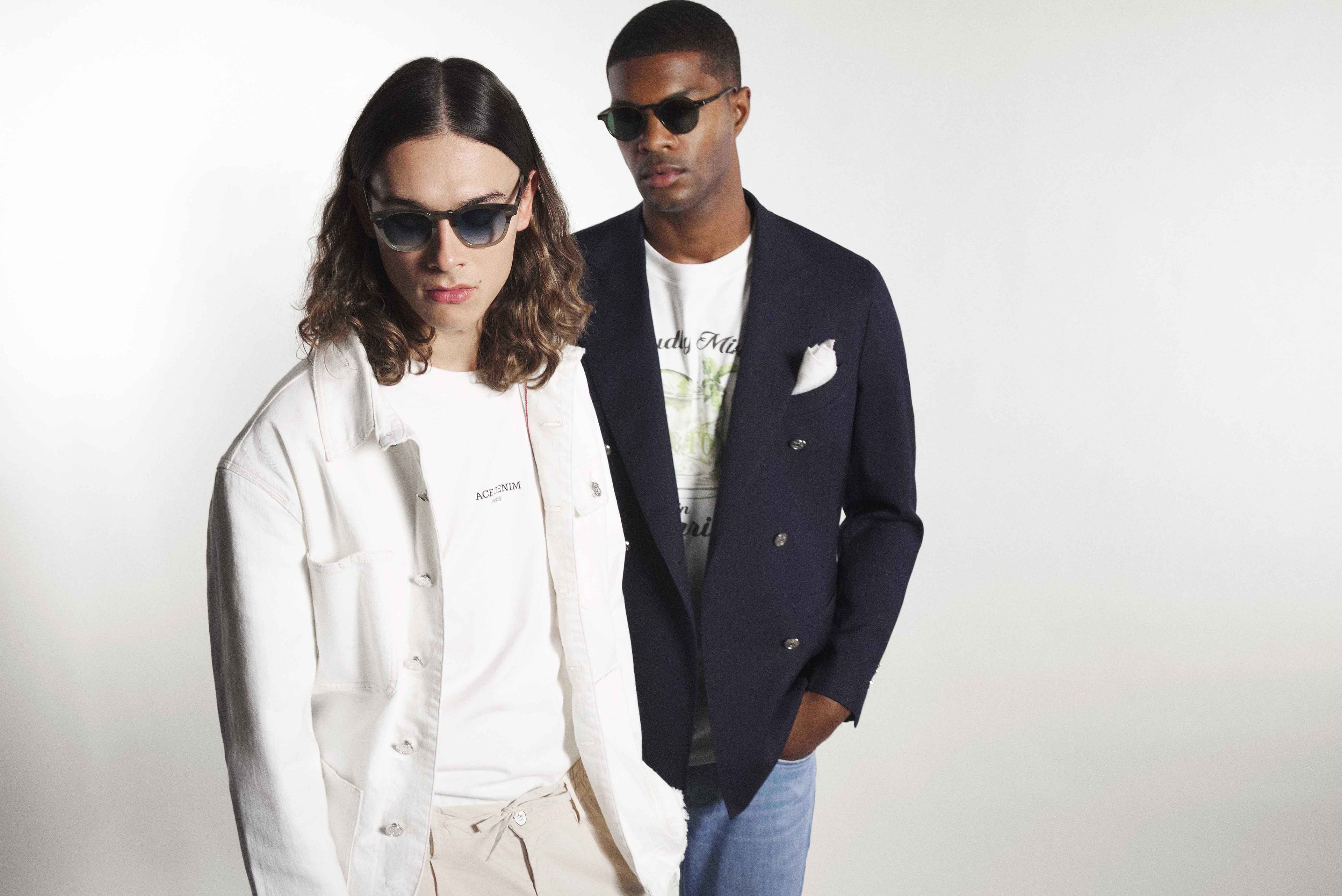 Deux mannequins portant des vêtements élégants - Marque de prêt-à-porter haut de gamme