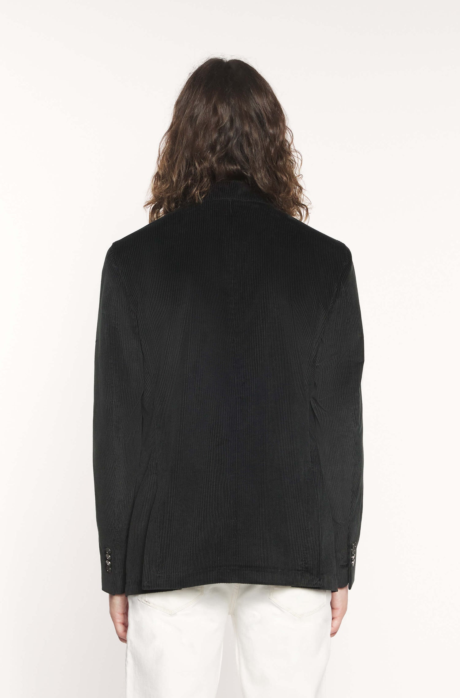 Dos du mannequin portant un blazer d&