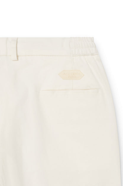 arrière du pantalon chinos blanc crème en cachemire pour homme avec le patch ace denim paris