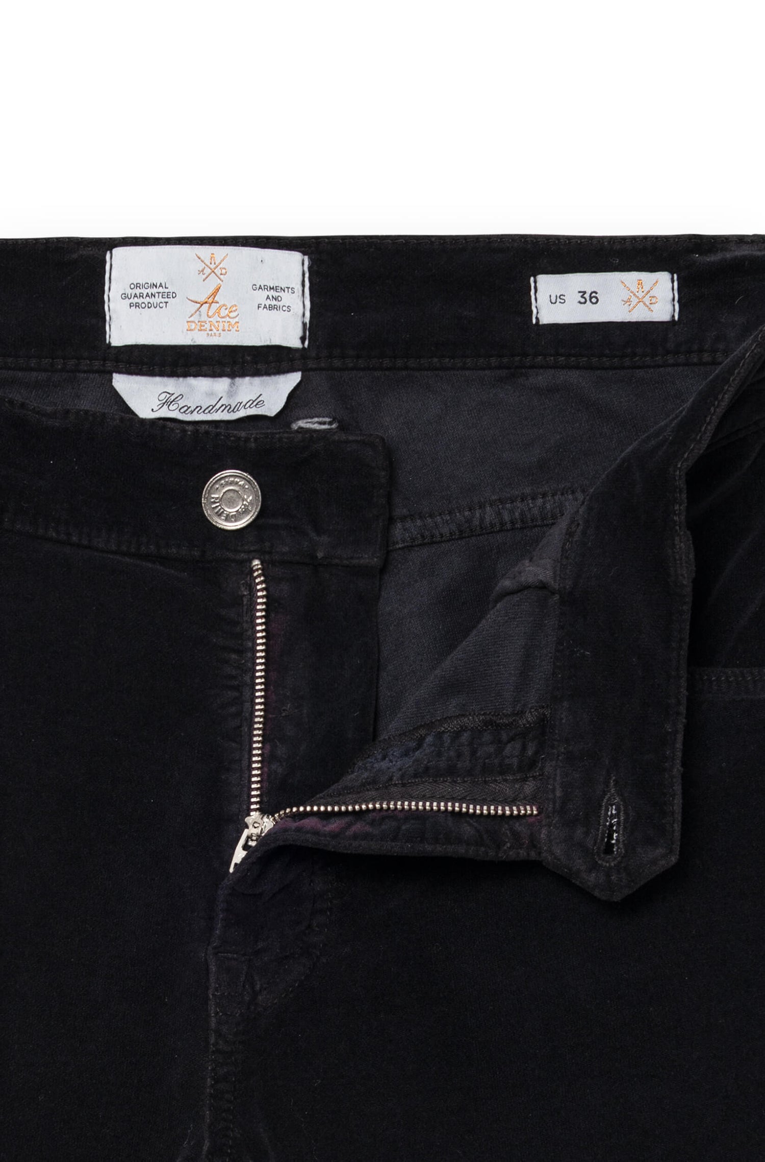 Zoom sur le détail de la braguette et de l&