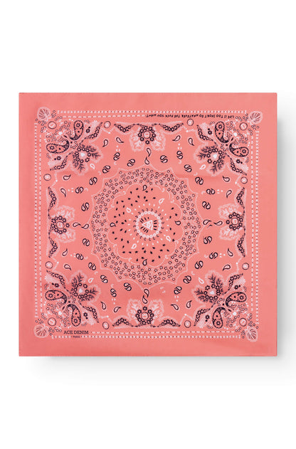 Foulard en soie corail à motif bandana