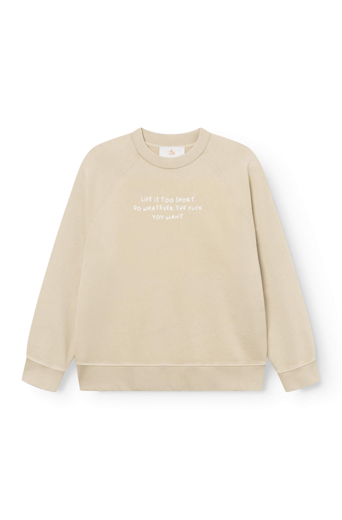Vue de face du sweat-shirt en coton beige teint artisanalement avec la phrase "life is too short, do whatever the f*** you want"