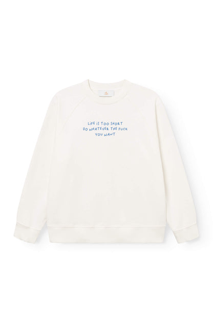 Vue de face du sweat-shirt en coton blanc cassé teint artisanalement avec la phrase "life is too short, do whatever the f*** you want"