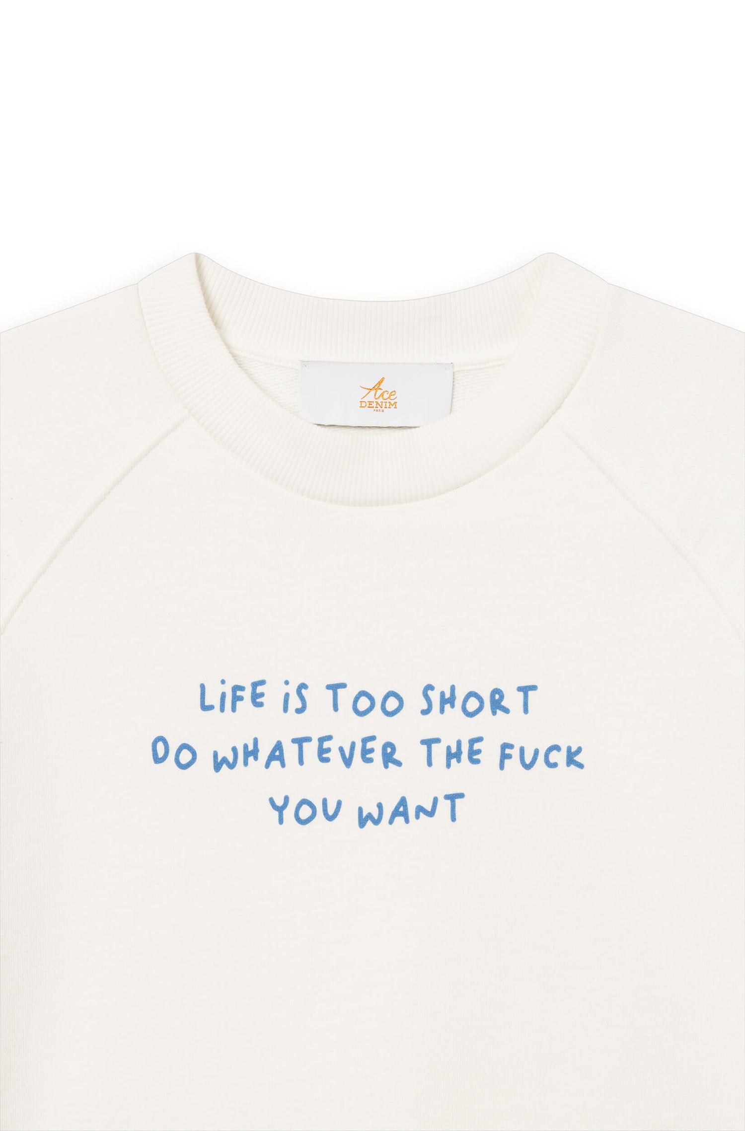 Zoom de face du sweat-shirt en coton blanc cassé teint artisanalement avec la phrase "life is too short, do whatever the f*** you want"