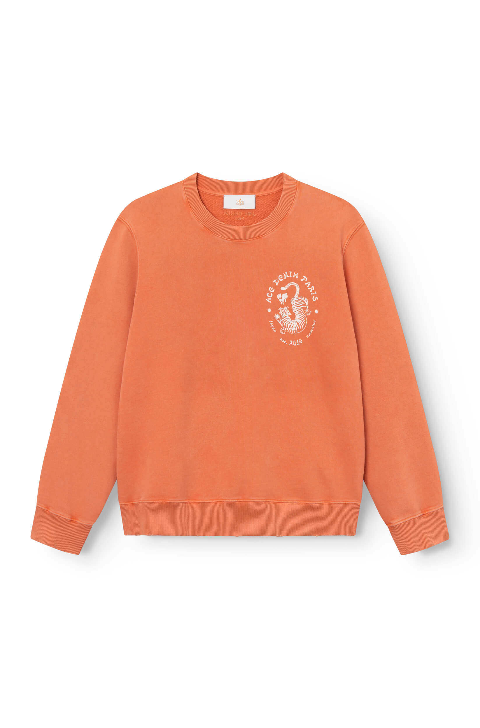 Vue de face du sweat-shirt en coton orange cassé teint artisanalement et imprimé tigre ace Paris