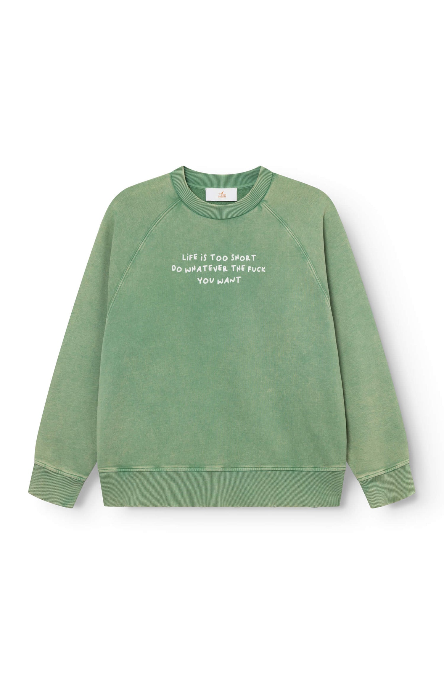 Vue de face du sweat-shirt en coton vert teint artisanalement avec la phrase "life is too short, do whatever the f*** you want"