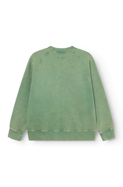 Vue de dos du sweat-shirt en coton vert teint artisanalement avec la phrase "life is too short, do whatever the f*** you want"