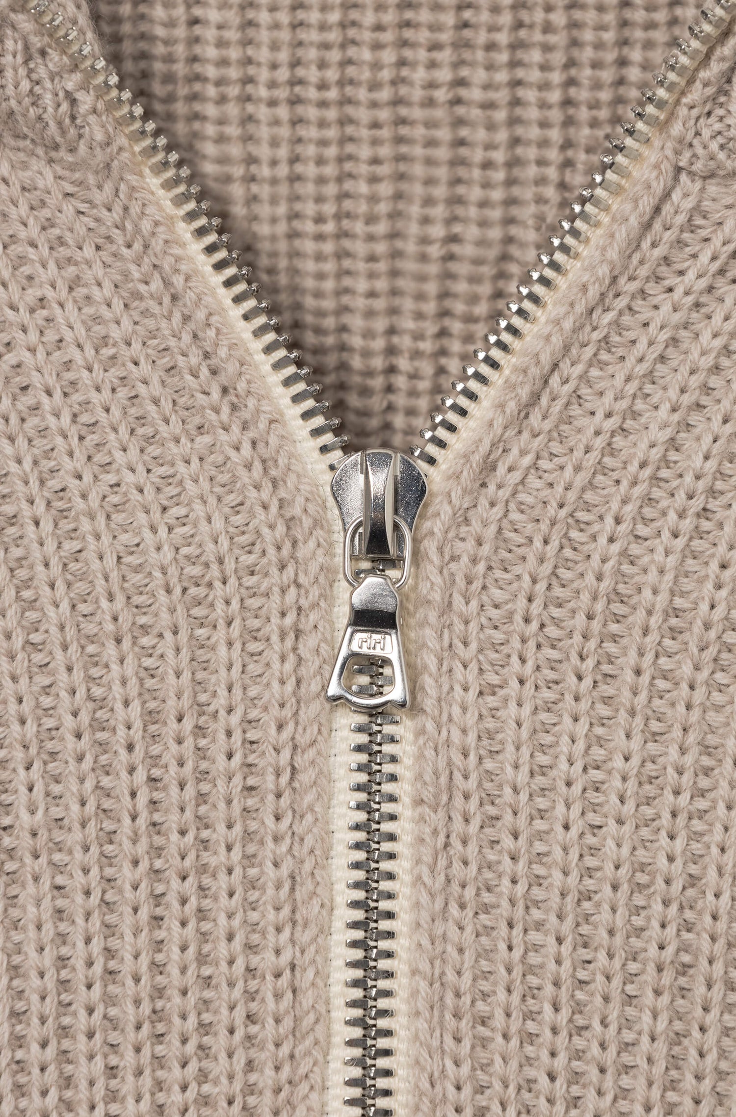 AD 198 - Beige Wool Zip-Up Collar Sweater